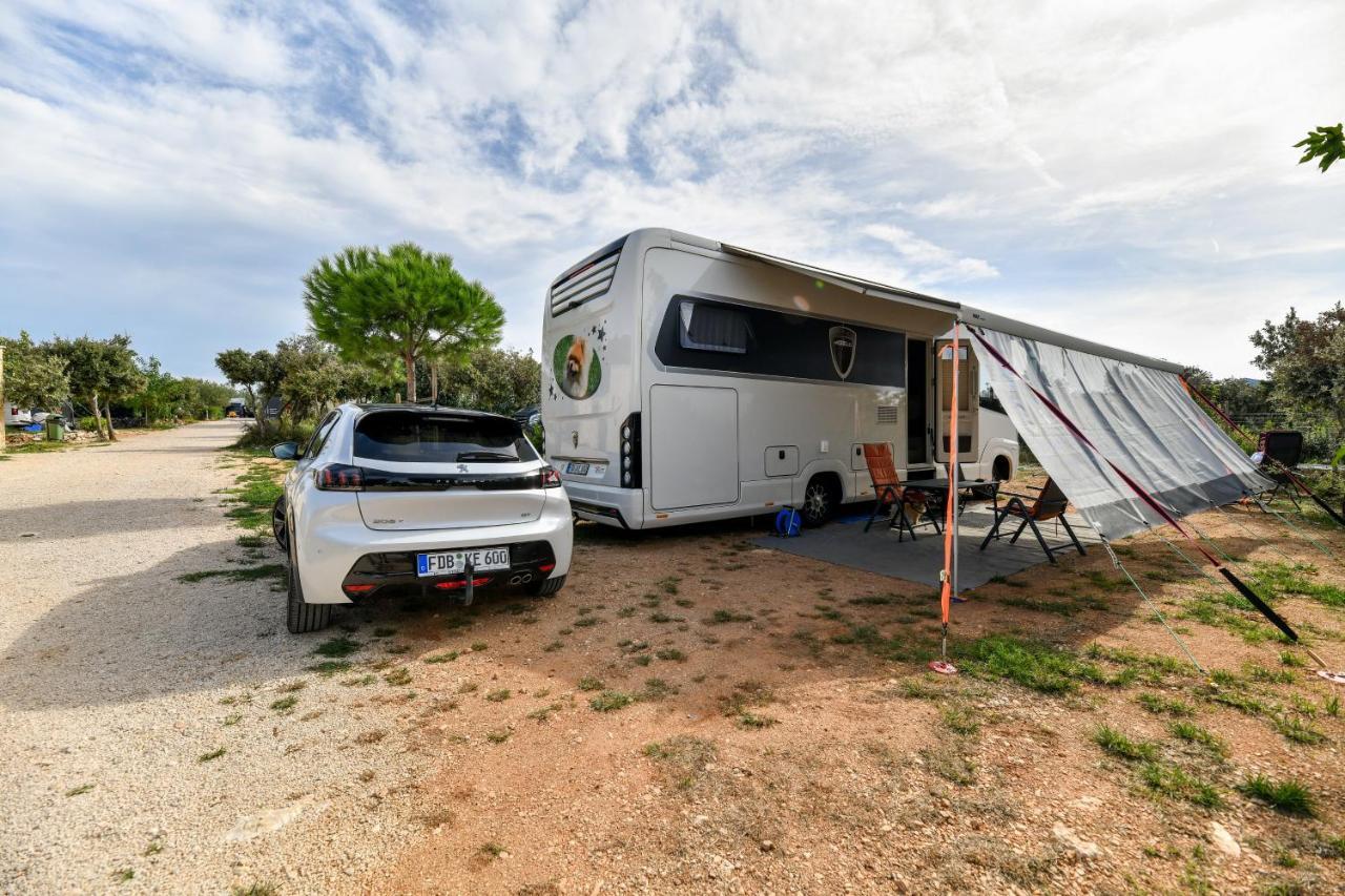 Mobile Homes At Camping Ugljan Resort Eksteriør bilde